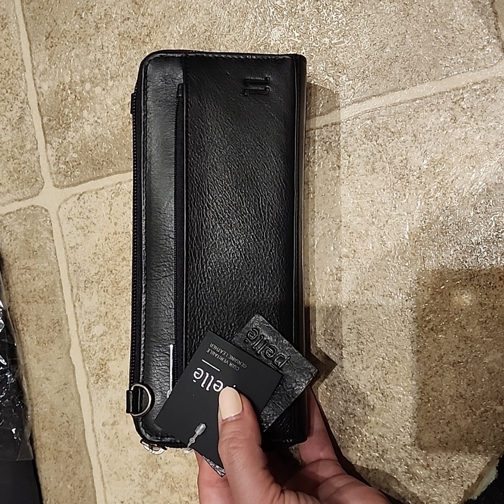 NWT Italian Leather Convertible Crossbody Clutch wallet/purse